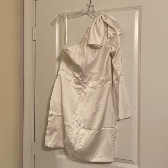 Mac Duggal White Satin One Shoulder Bow Dress Long Sleeve Cocktail Hoco - Picture 4 of 6